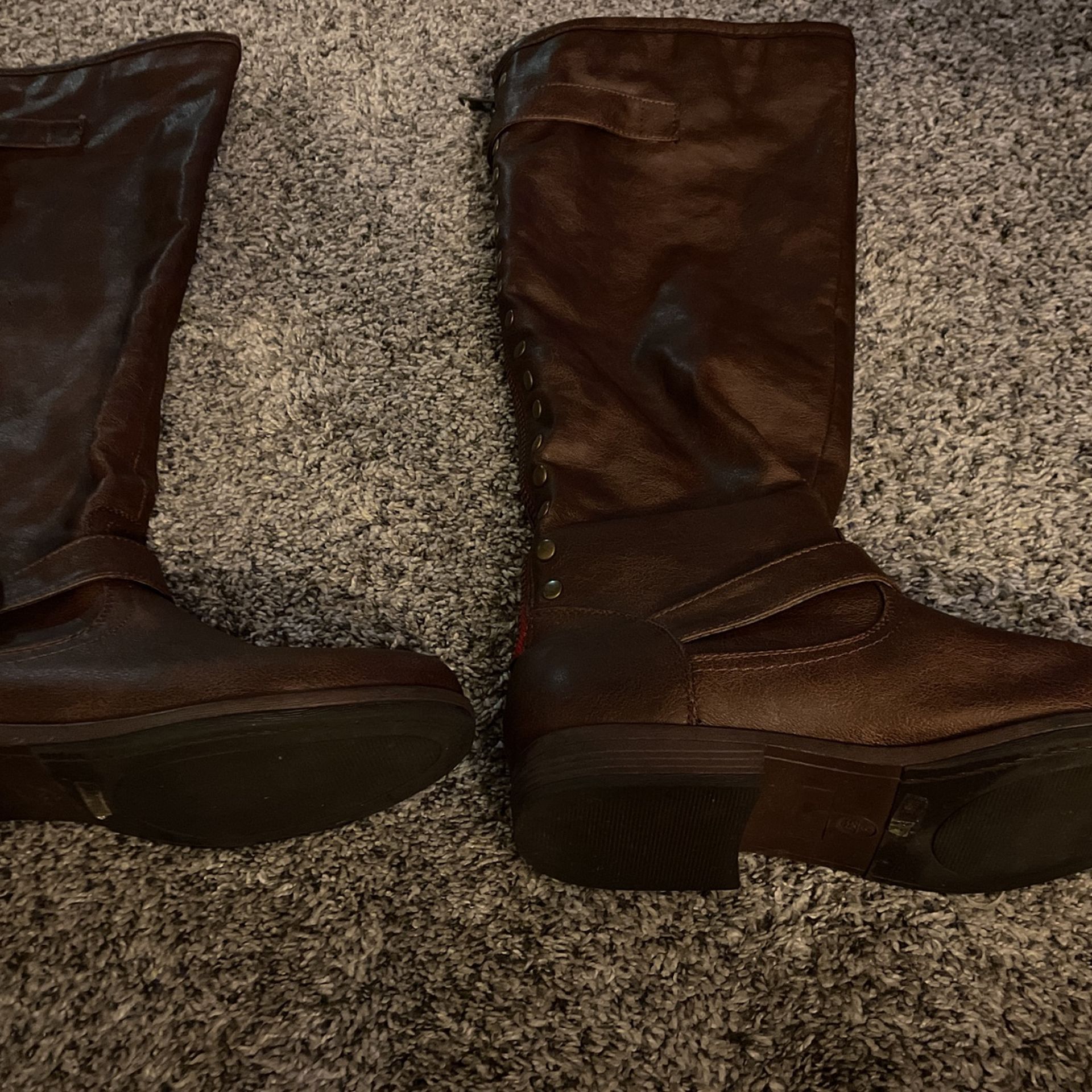 Size 9 17 “ Leather Feel Boots With Fur Inside