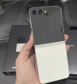 Samsung galaxy z flip 5 unlocked with warranty