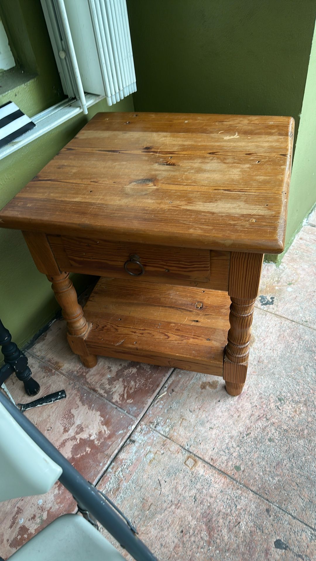 Dos Mesitas De Madera Pesada Una Más Pesada 23X23 De Medida