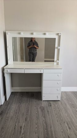 Vanity table