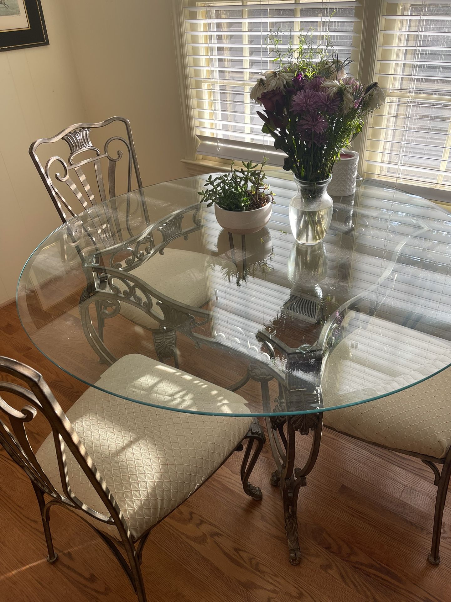 Kitchen Table And Bakers Rack