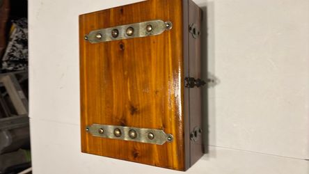 Vintage cedar keepsake box