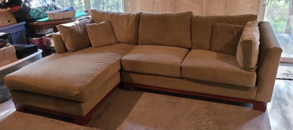 Comfy Sectional Couch - Sofa / FREE DELIVERY 