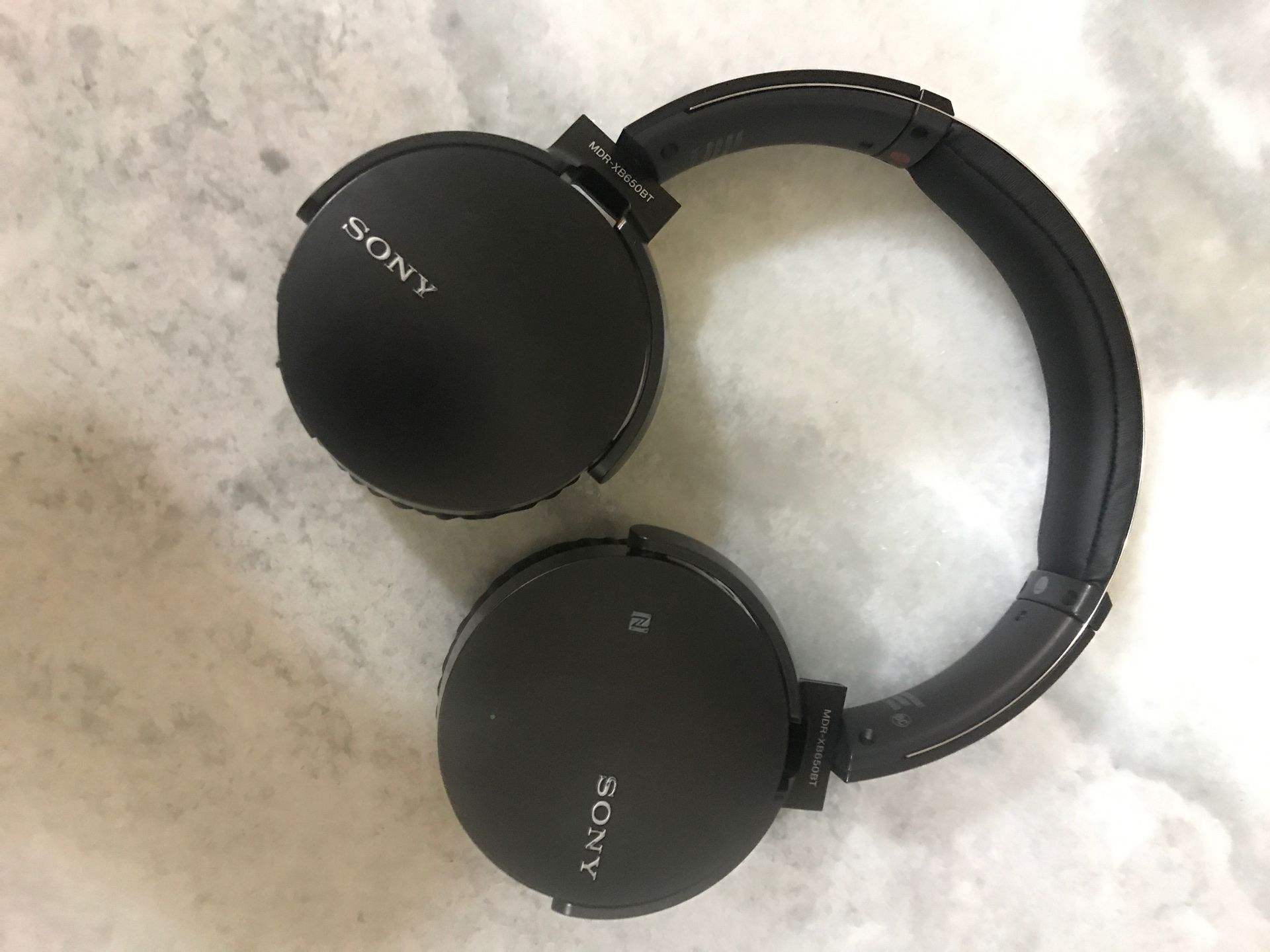 Wireless Sony headphones -MDR-XB650BT