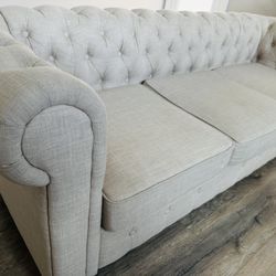  Tufted Sofa & Loveseat Set – Excellent Condition – Clean & Lightly Used