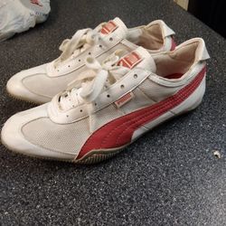 WOMANS. PUMA. SIZE. 8.5.  20 BUCKS