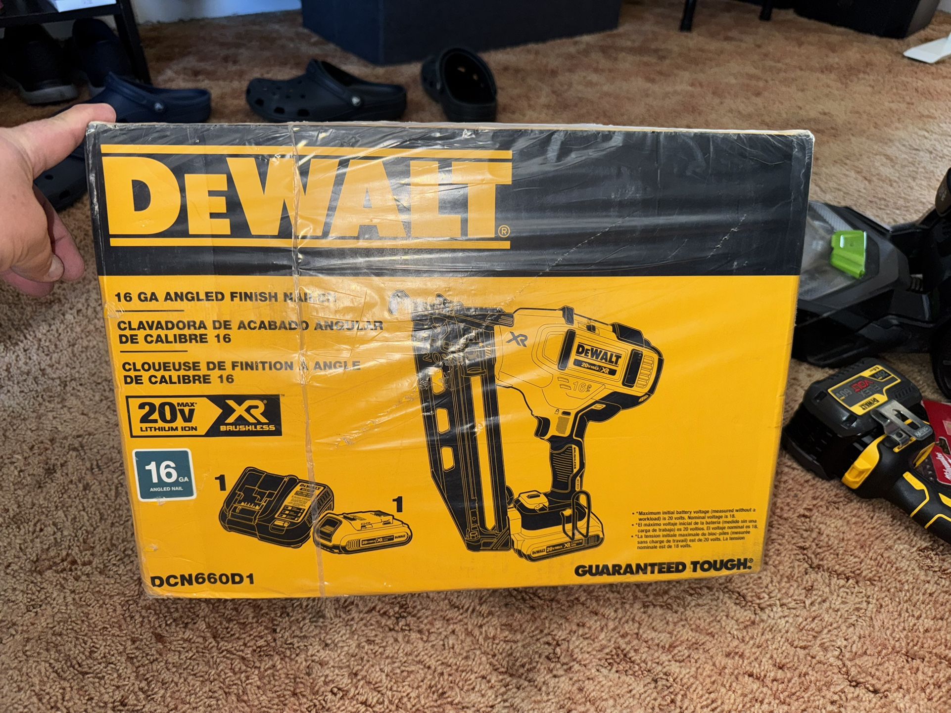 DEWALT 20 V Max XR 16 GA Angled Finish Nailer