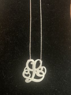 New Silvertone L initial pendant necklace