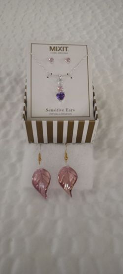 Cubic zirconia and pair of glass leaf earrings