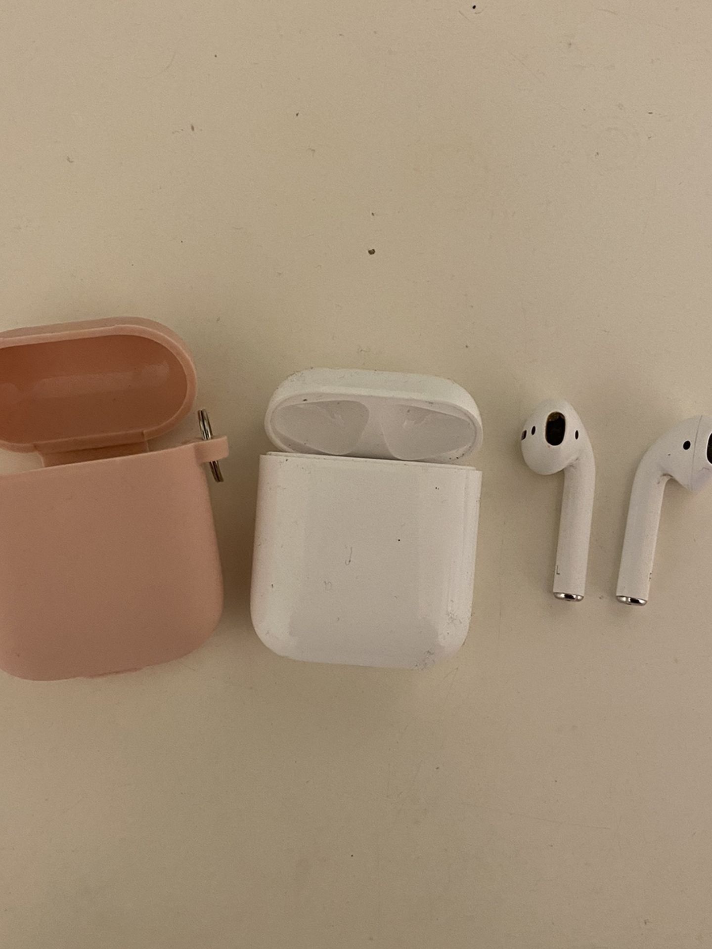 Apple AirPods 2nd Gen With Charging Case