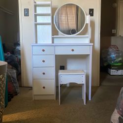 Beautiful Vanity Set For SALE
