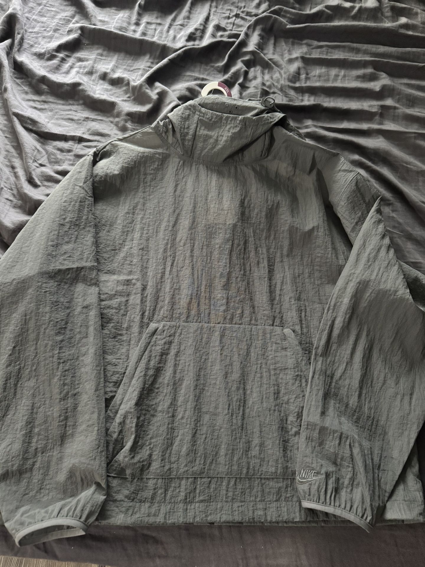 NIKE Poncho/ Windbreaker. BRAND NEW. SIZE M
