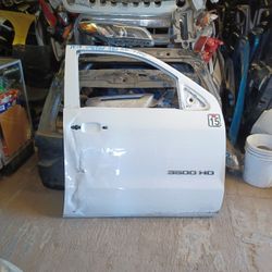 2,0,1,4 - 2,0,1,8  Sierra  Left Front Door