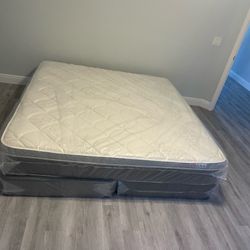 NEW KING SIZE MATTRESS SET AND BOX SPRING-2pcs 