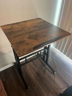 Small versatile desk