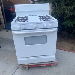 GE GAS STOVE everything works 30!in