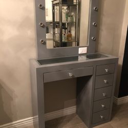 Vanity Desk With Mirror 