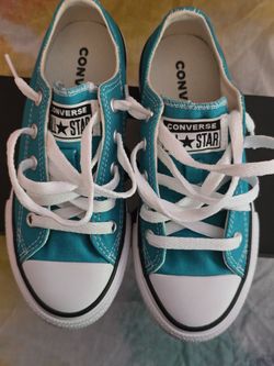 New In Box Converse Low Tops Youth Size 12