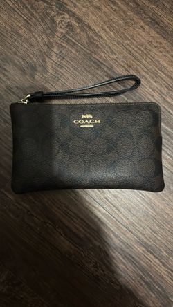 Large Corner Zip Wristlet In Signature Canvas