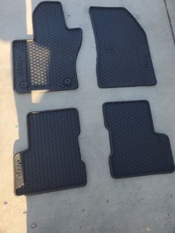 23-24 Jeep Renegade Rubber Floor Mats 