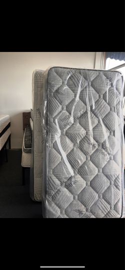 Twin mattress