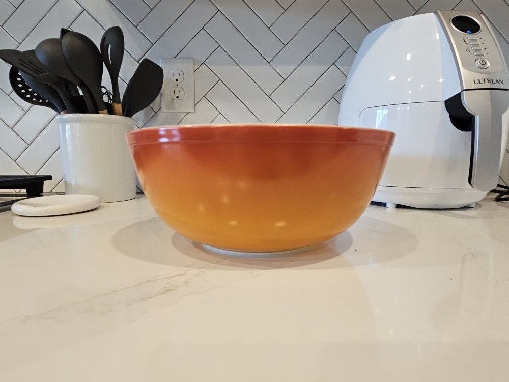 Vintage  Pyrex Flame Glo Red Burnt Orange  4 Qt Nesting Mixing Bowl 404 Like New