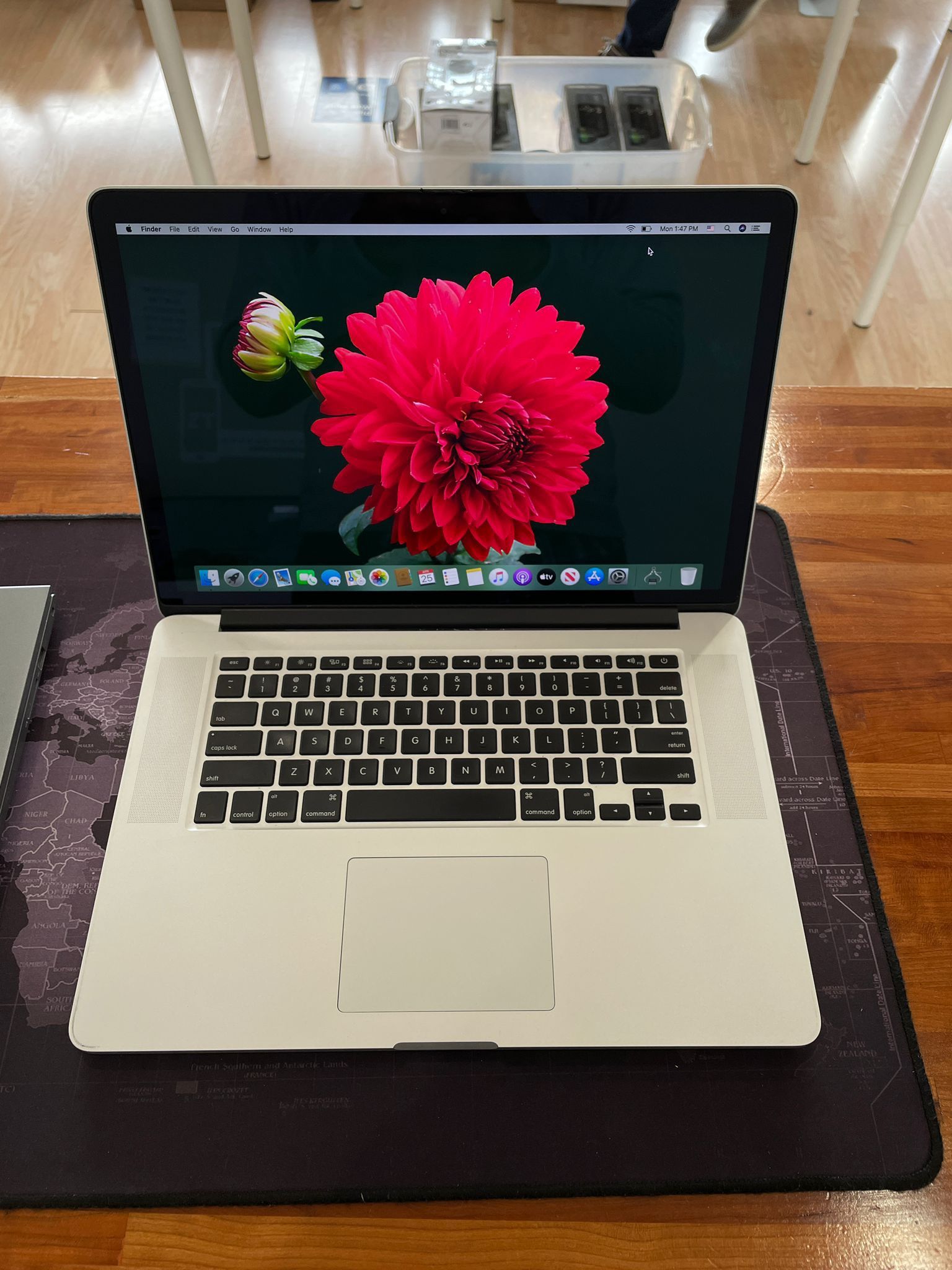 Apple MacBook Pro 15” Retina QuadCore i7 8GB 128GB Dual