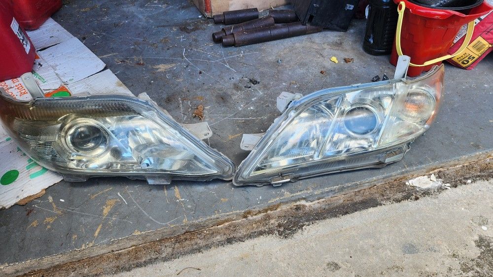 2009 Toyota Camry Headlights
