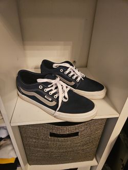 Vans Chukka Low Sidestripe in "Navy/Grey" mens size 10.5