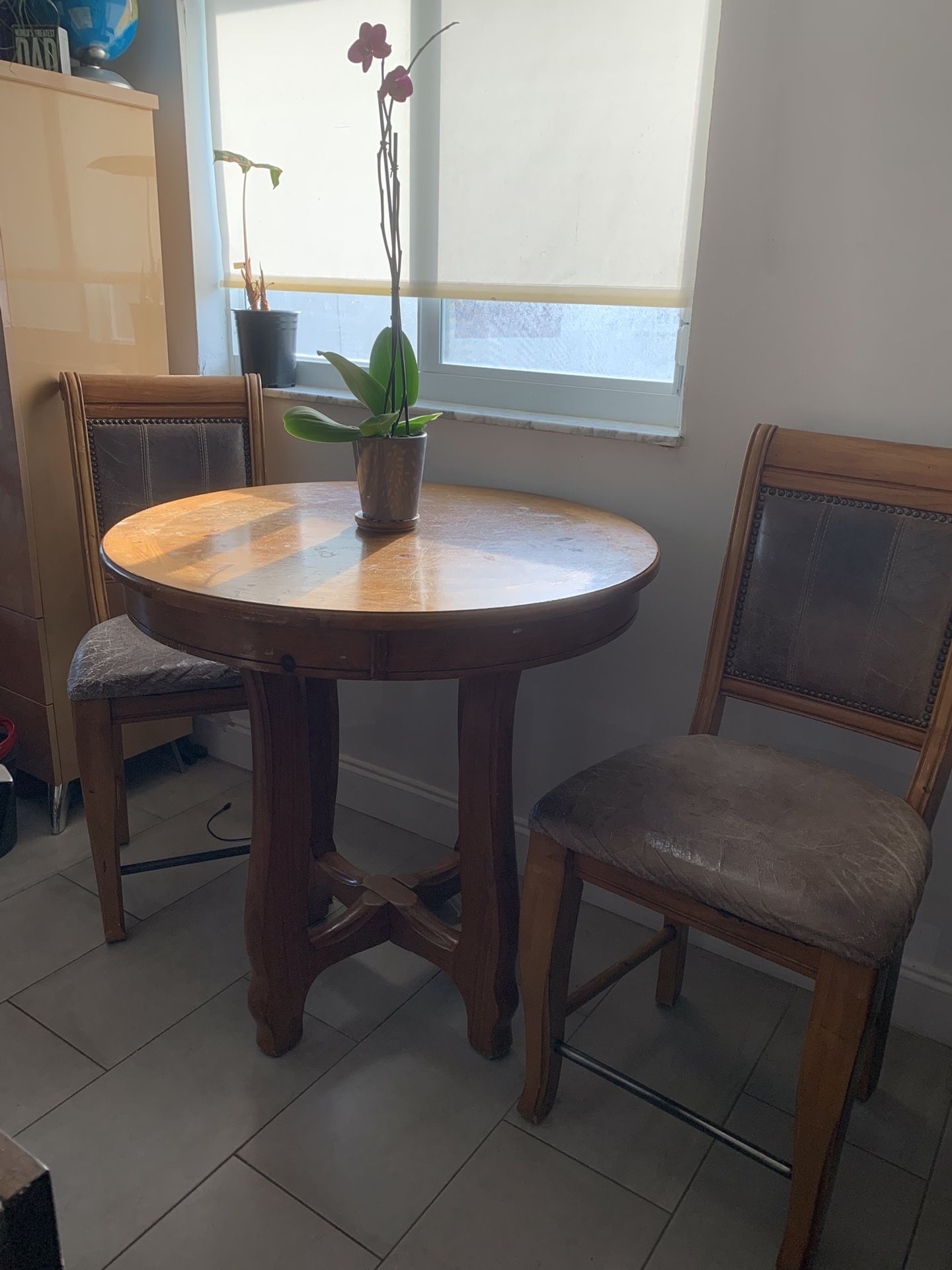 Breakfast Table And Chairs