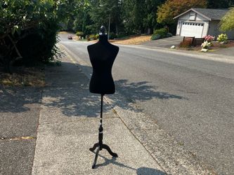 Female Mannequin in Good Condition Height Adjustable
