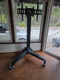 Heavy Duty Rolling TV Stand / Mobile TV Mount – Large TVs