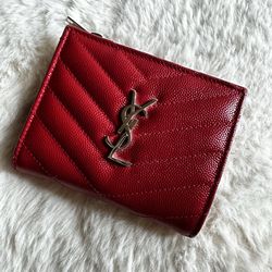 YSL Yves Saint Laurent CASSANDRE MATELASSÉ BI-FOLD WALLET IN GRAIN DE POUDRE LEATHER