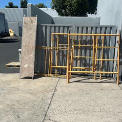 Scaffolding Seven Pieces +4 wheels