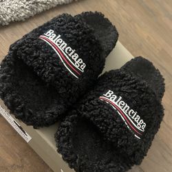 Balenciaga slides Black