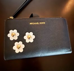 Michael kors clutch