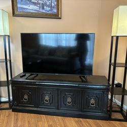 TV Stand Wooden And Decorative Art Lamp