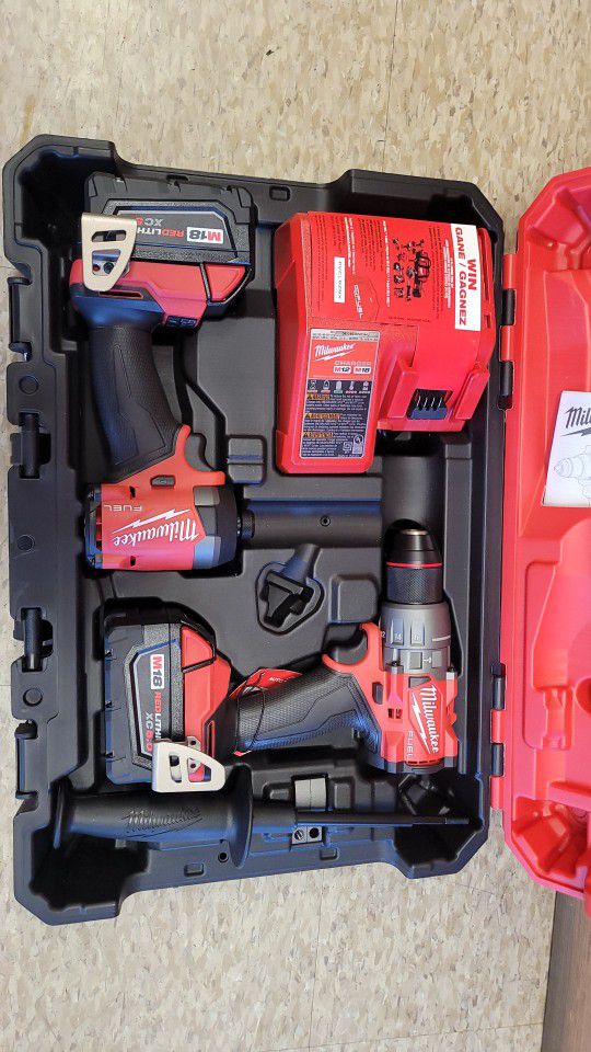 Milwaukee
M18 FUEL 18V Lithium-Ion Brushless Cordless Hammer Drill and Impact Driver Combo Kit (2-Tool) with 2 Batteries