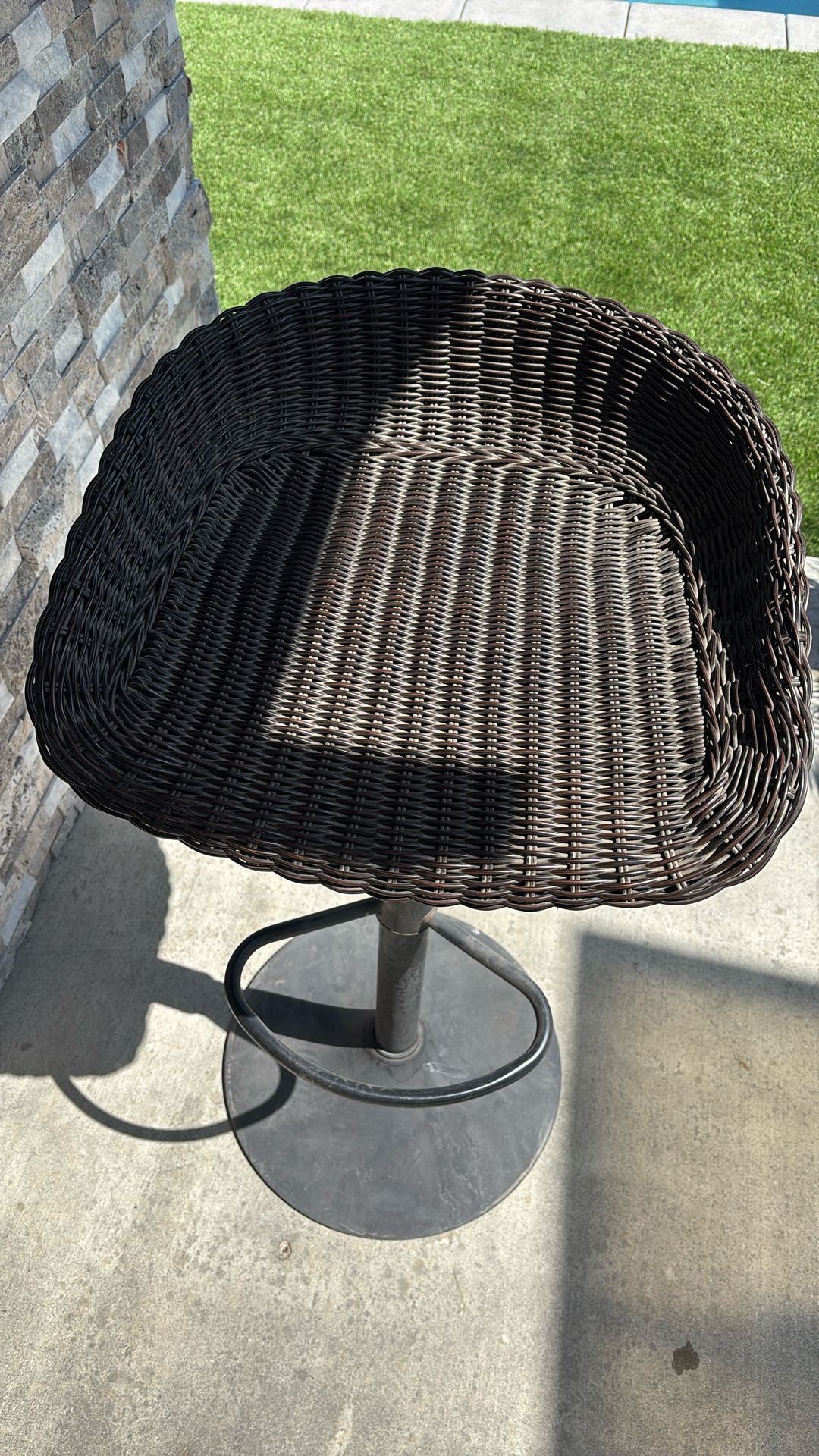 Outdoor Wicker Bar Stool β Swivel & Adjustable