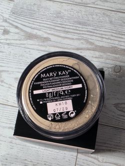 Mary Kay Silky Setting Powder Light-Medium Ivory 8 g