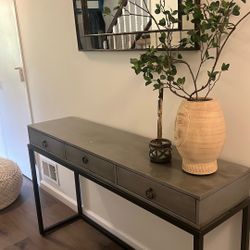 Entryway Console Table – Iron Legs & Wooden Top