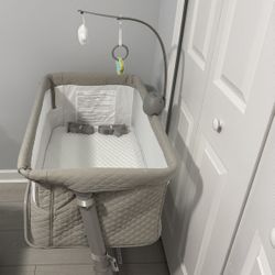 RONBEI Baby Bassinet – Bedside Sleeper, Adjustable & Portable, Like New