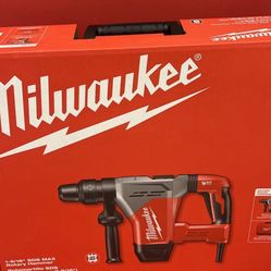 New Tool In Box Milwaukee. #5517-21.   1-9/16 in. SDS-Max Rotary Hammer