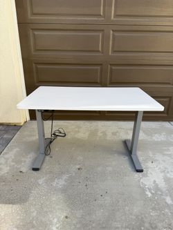 Standup Desk ( motorized)
