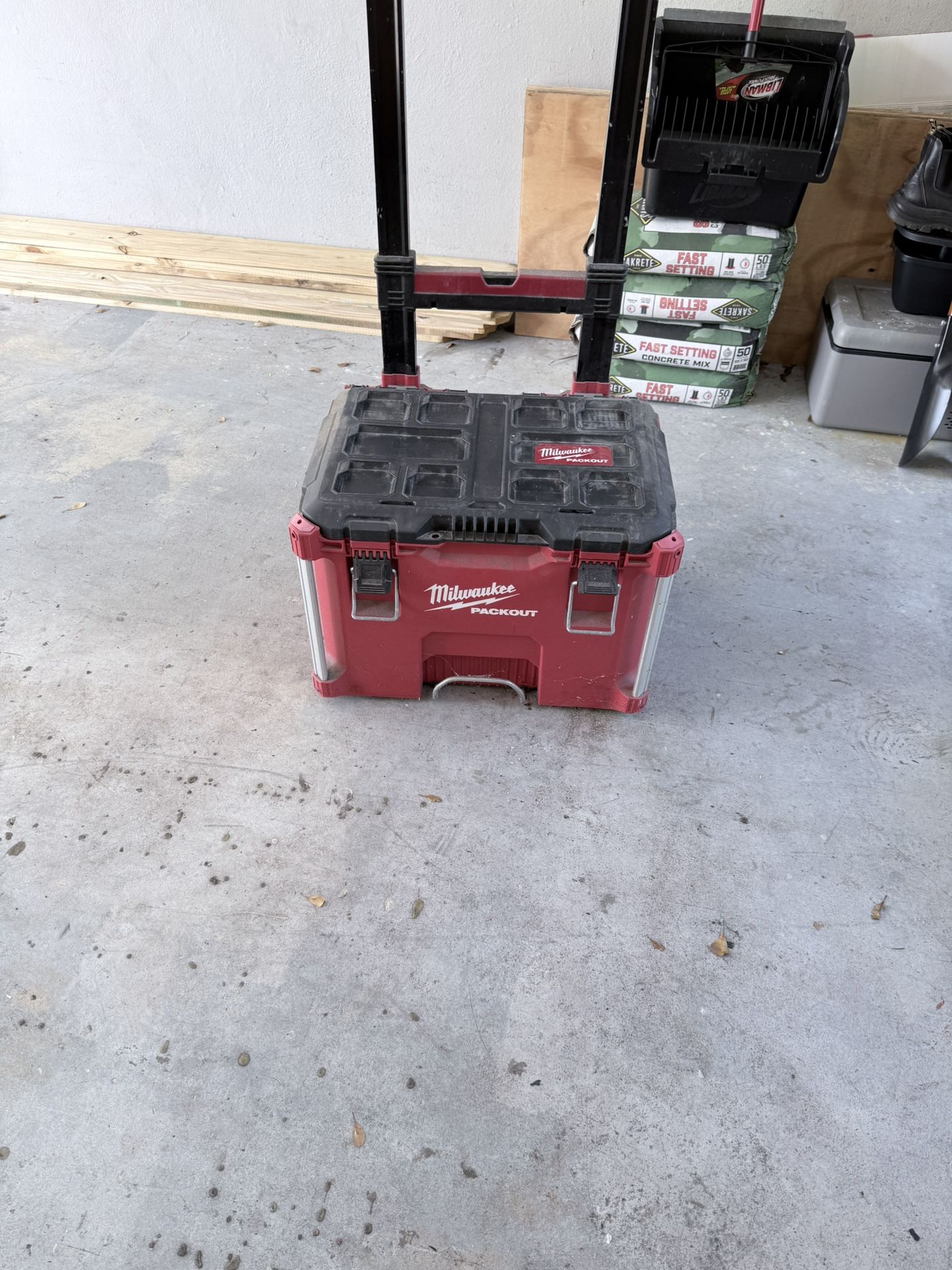 Milwaukee Packout Rolling box