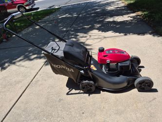 Honda HRN 216 Quadracut Self Propelled Mower, Lawnmower