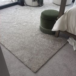 beige rug 