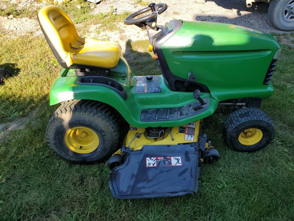 JOHN DEERE TRACTOR 