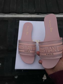 Cute pink sandals size 6 women’s