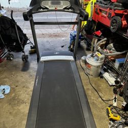 Nordictrack C850 s 2.75CHP with shock absorbers and incline